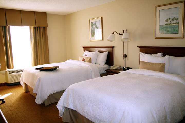 Hampton Inn & Suites Miami-Doral Dolphin Mall Sweetwater Room photo